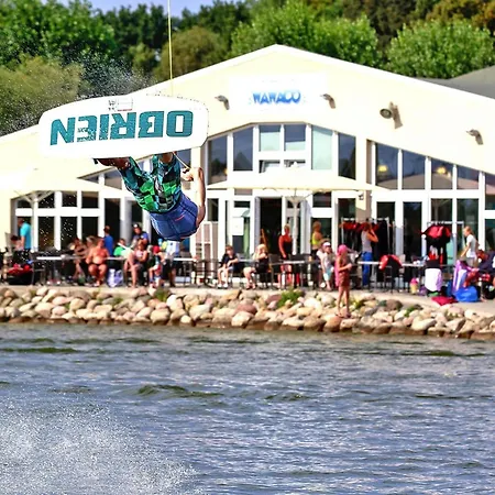 Im Freizeitpark Weissenhaeuser アパート *